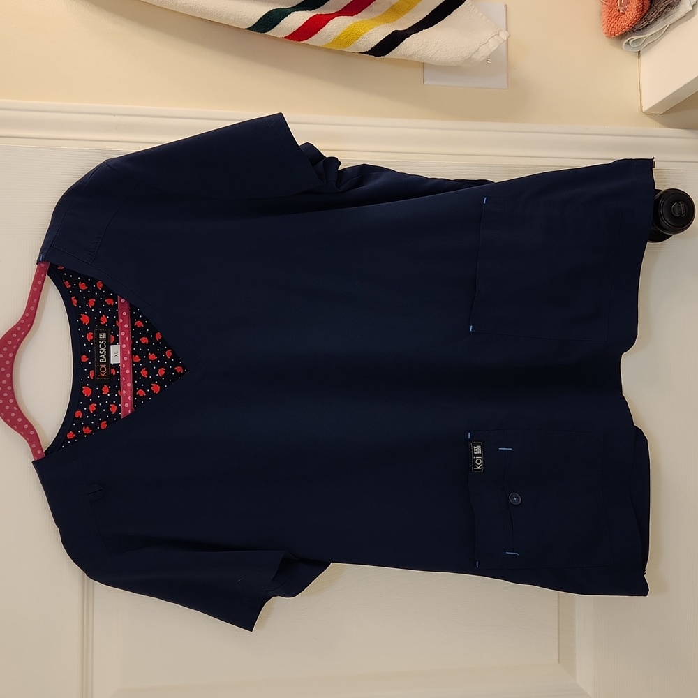 Koi basics scrub top
